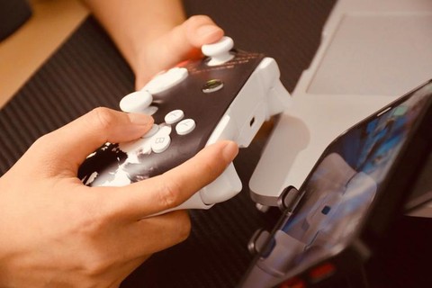 手机极品飞车怎么手柄